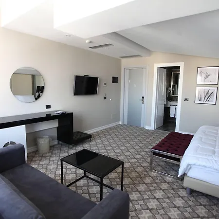 Senator Hotel