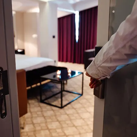 Senator 4* Tirana