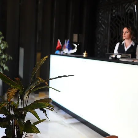 Hotel Senator