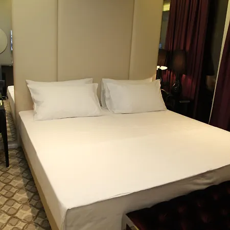 Hotel Senator