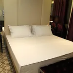 Hotel Senator