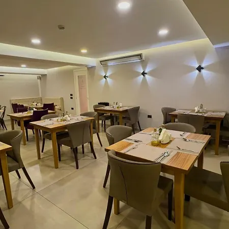 Hotel Senator 4*